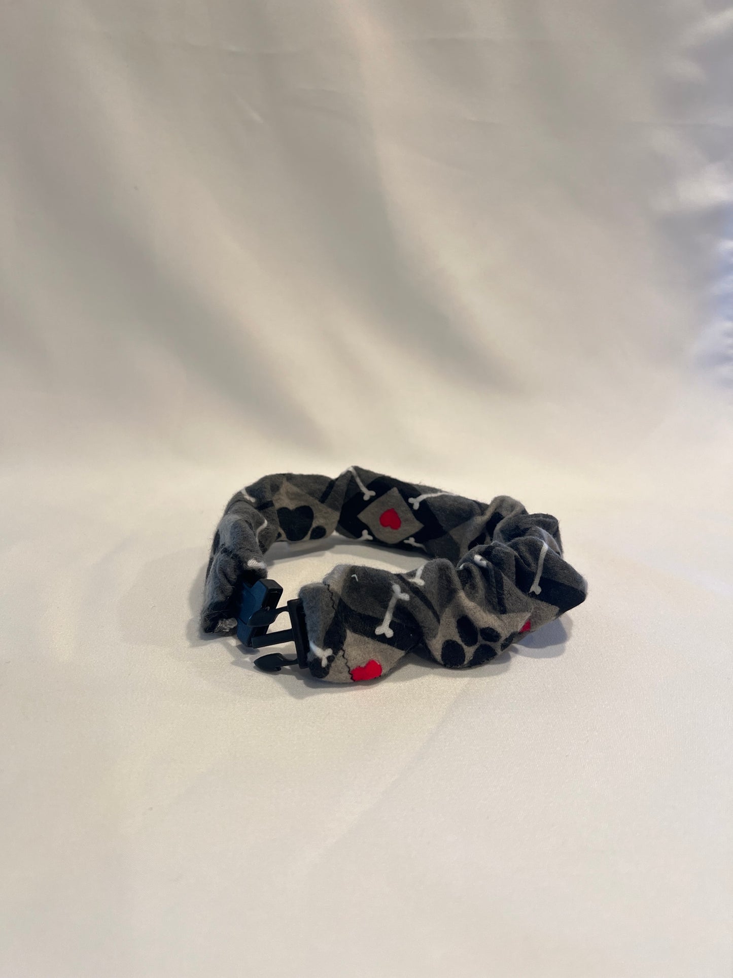 Sandy Sleeve “Paws Love Bones” (Flannel Fabric)